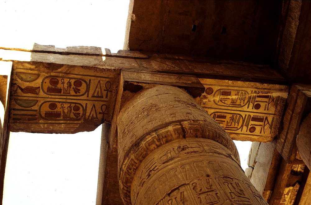 Original-Bemalungen am Karnak-Tempel