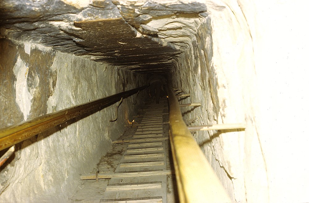 Zugangstunnel in der Cheops-Pyramide