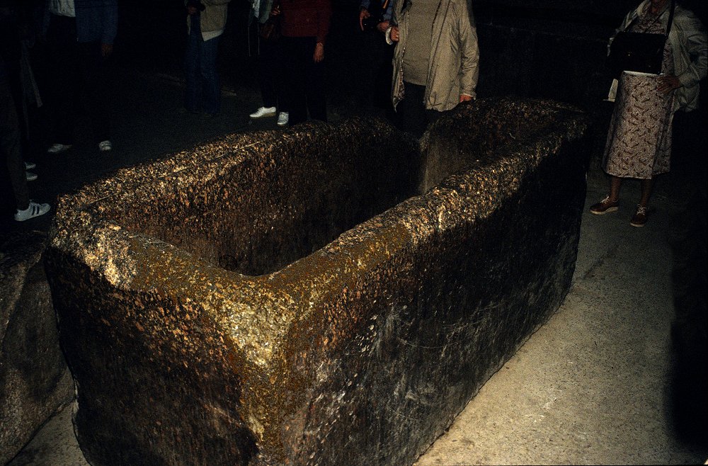 Sarkophag in der Cheops-Pyramide