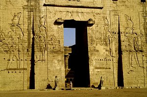 Tempel des Hor-Behdeti, des Horus von Edfu
