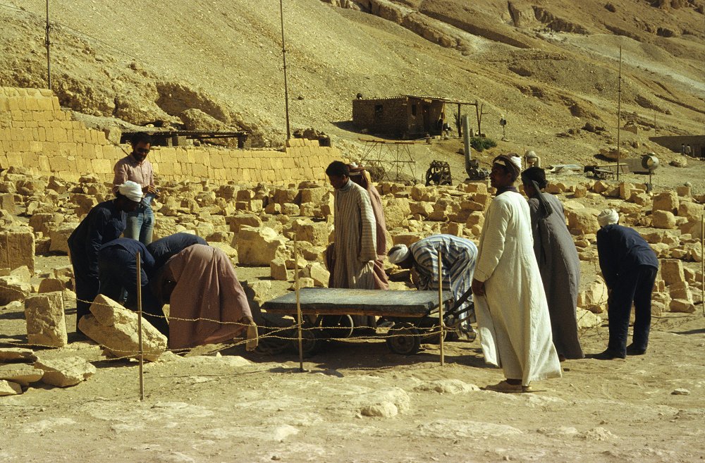 Bauarbeiten am Hatschepsut-Tempel bei Luxor