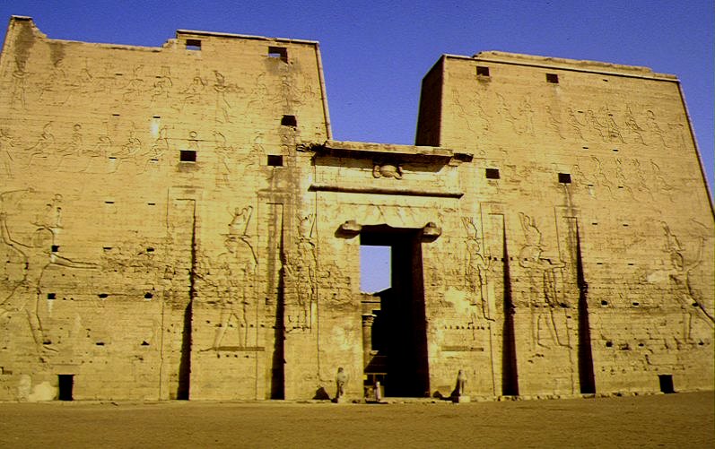 Tempel des Hor-Behdeti, des Horus von Edfu