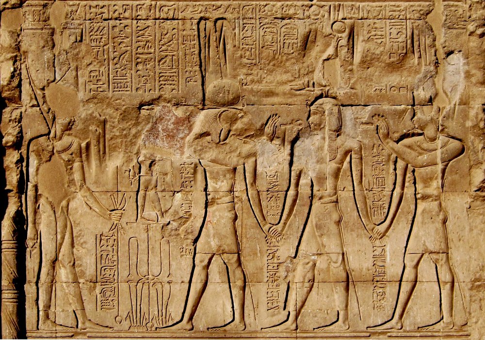 Esna in Ägypten: Ägyptische Reliefs