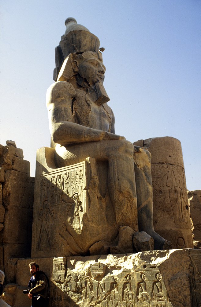 Statue Ramses II. beim Luxor-Tempel